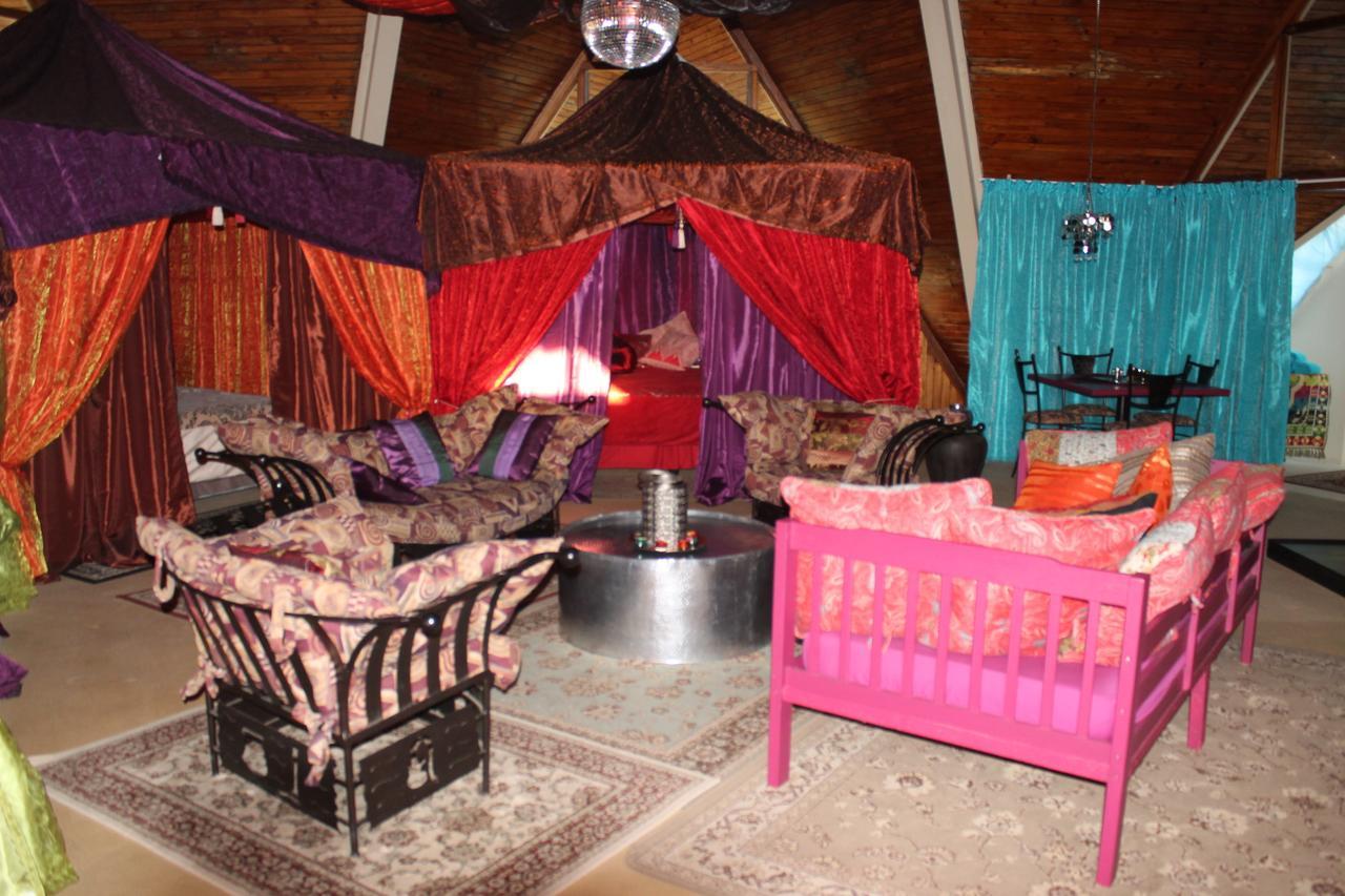 Pyramids Motel