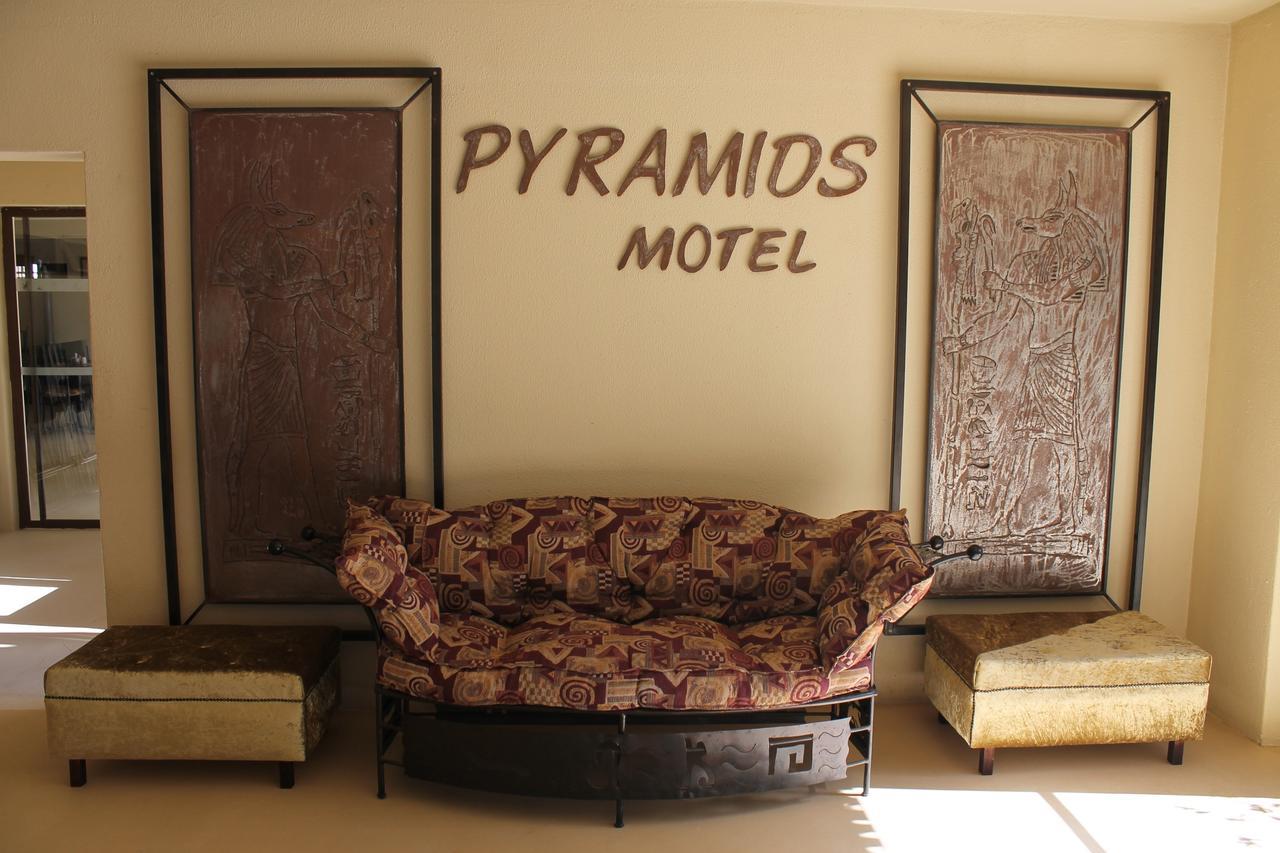Pyramids Van Reenen