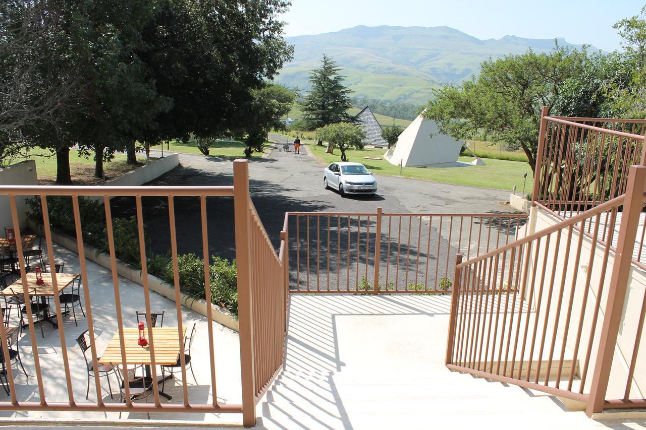 Pyramids Motel